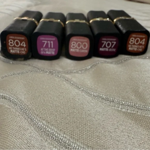 Loreal 5 Colour Riche Matte Lipstick - Picture 2 of 4